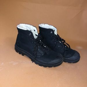 PALLADIUM BOOTS (w) Worn Once